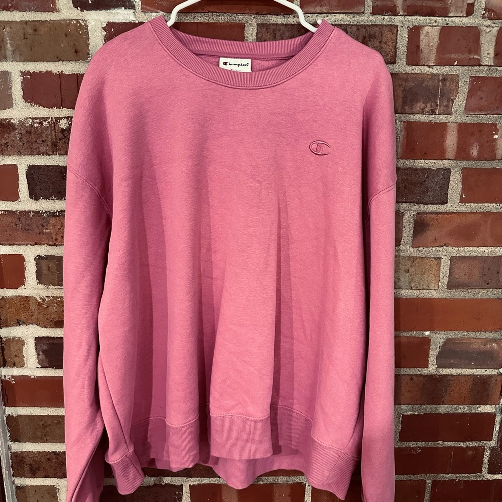 Champion Women's Crew Neck Sweatshirt in washed/faded pink